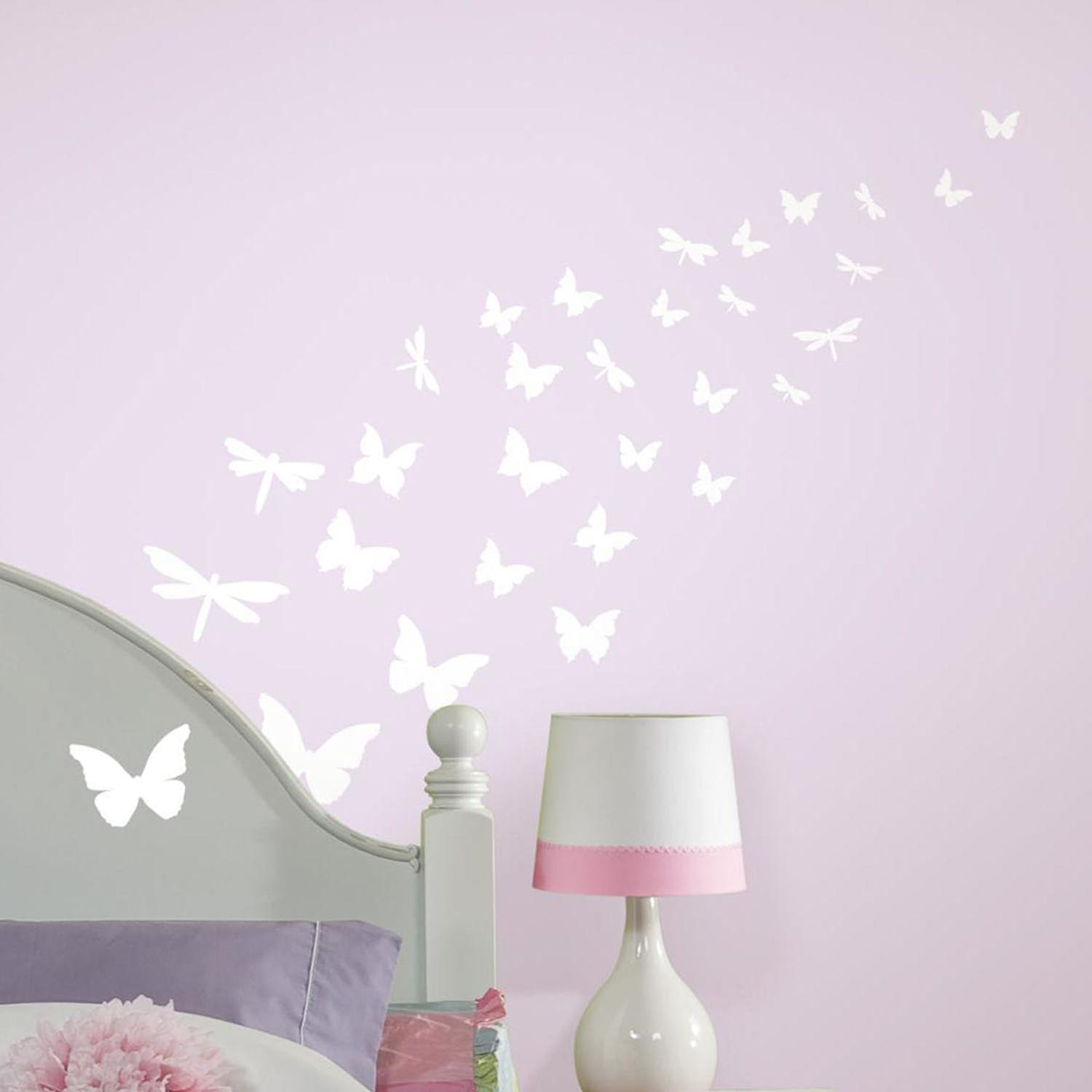 Dekorera barnrum med fjärilar och trollsländor