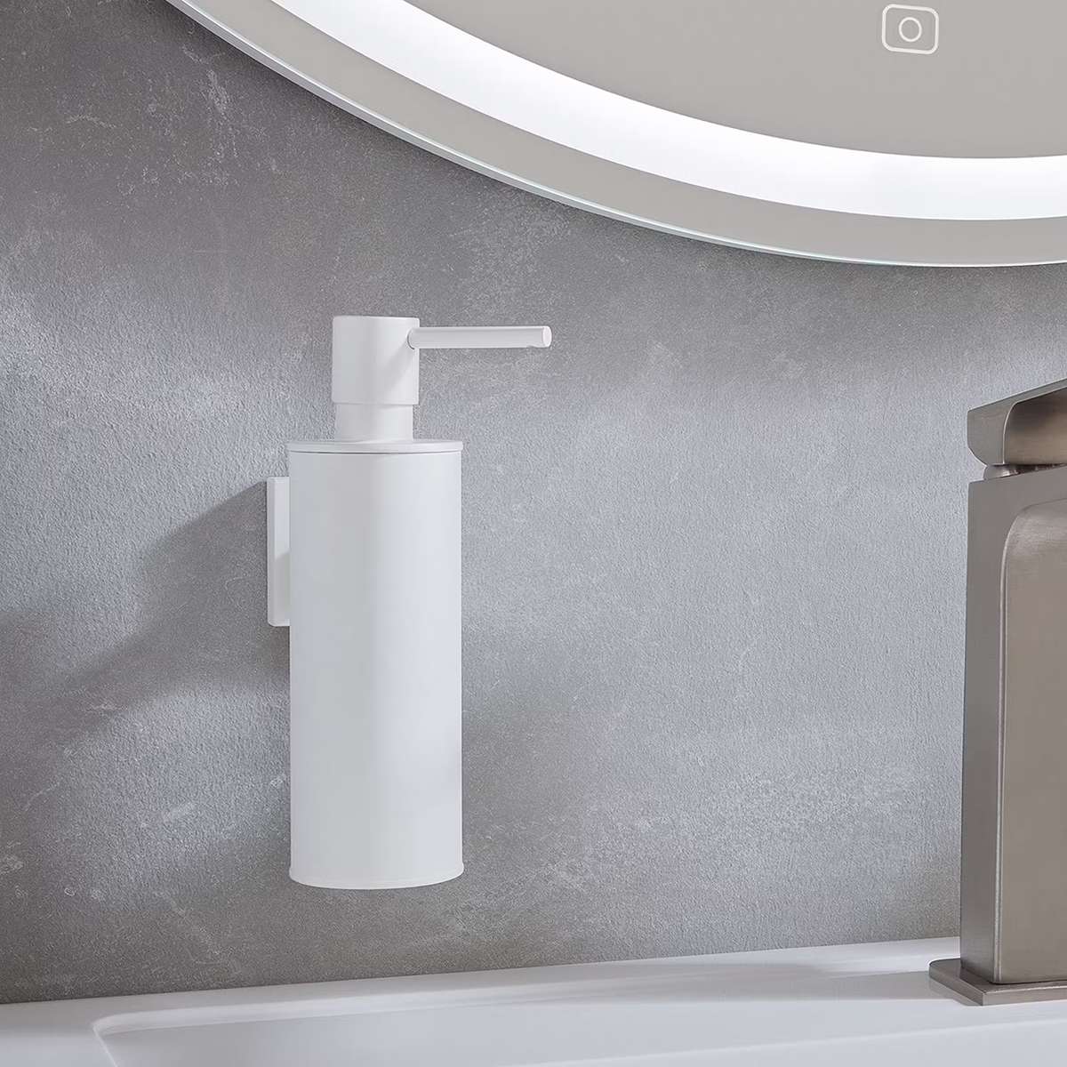 Snygga tvålpumpar - tvaldispenser-smedbo-house-r370
