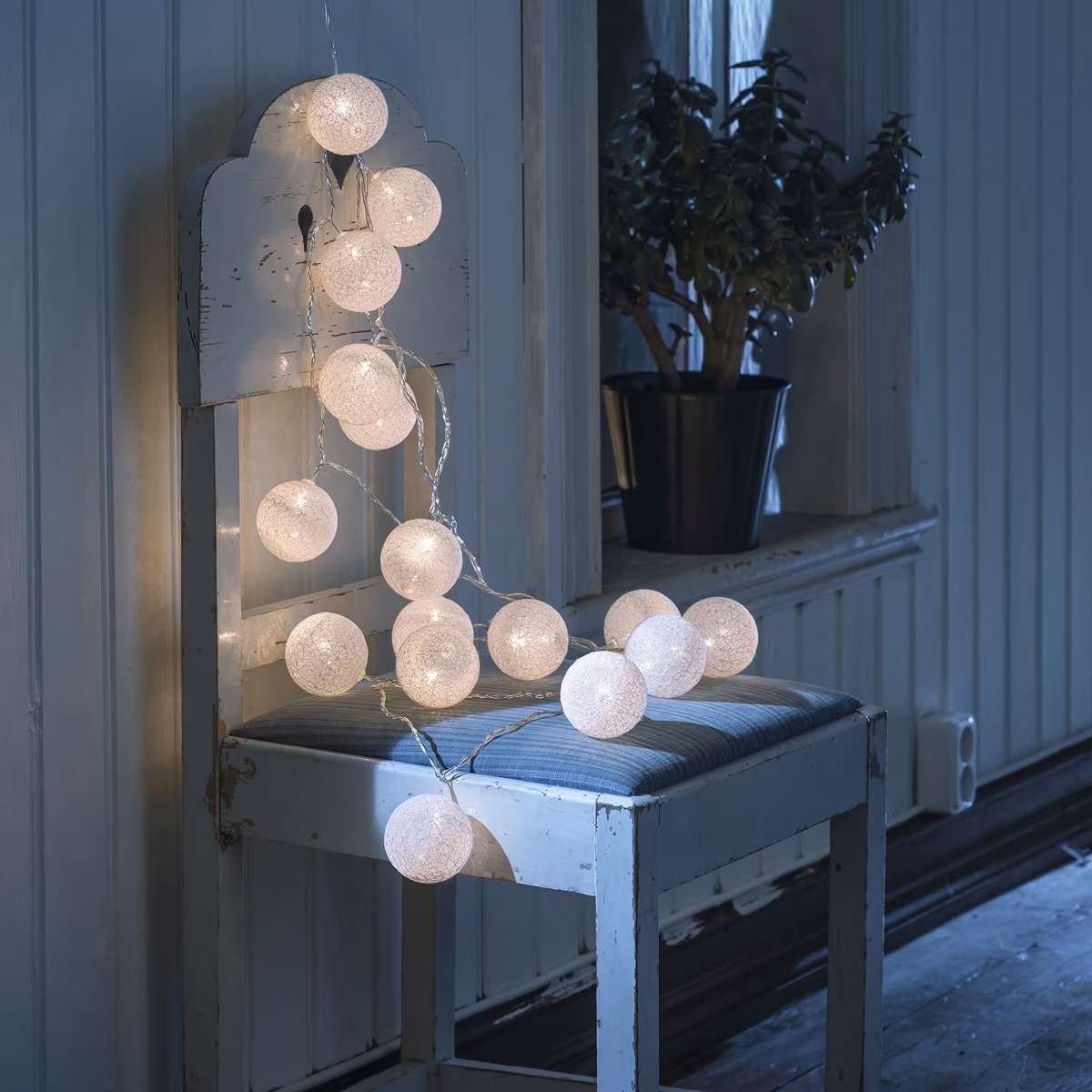 Ljusslinga sovrum - ljusslinga-gnosjo-konstsmide-16l-garnbollar-led