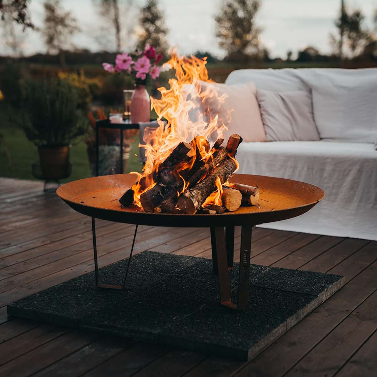 Eldfat utomhus - eldstad-grillsymbol-elegante