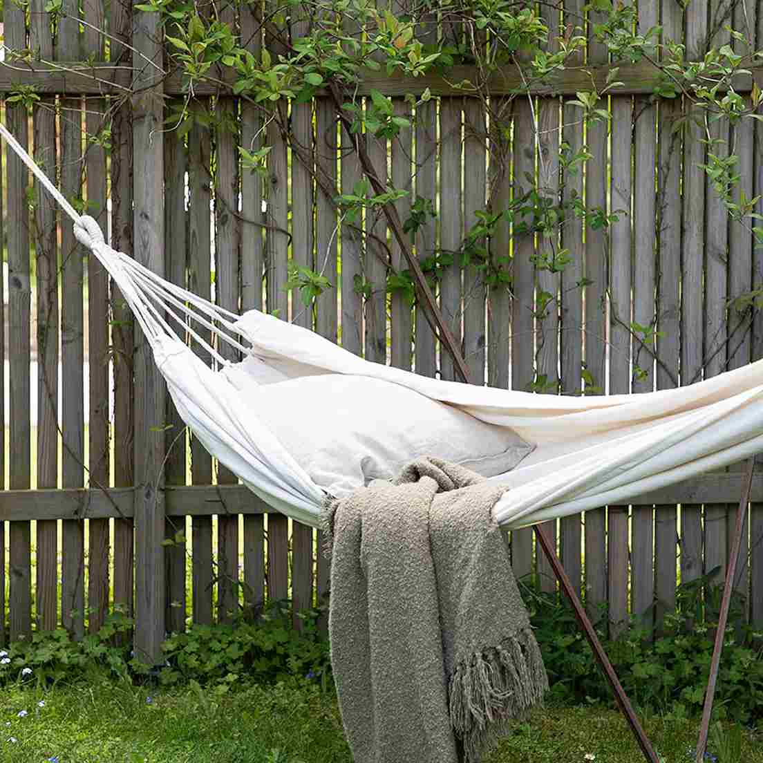 Bästa hängmattan - hangmatta-venture-home-hedvig-utomhus
