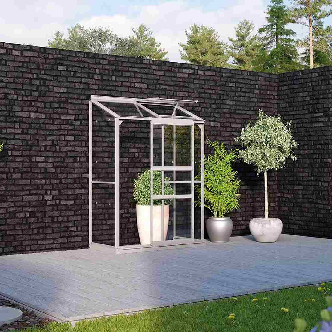 Litet växthus mot vägg - litet-vaxthus-vitavia-ida-900-med-sockel-och-delat-glas